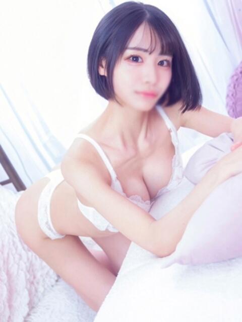 ゆうな E+アイドルスクール新宿・歌舞伎町店（デリヘル）