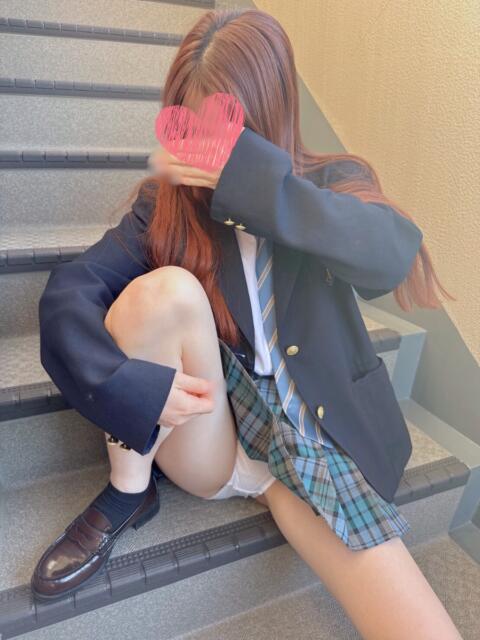 新入生 いおり 青チェと赤チェ（派遣型オナクラ＆リフレ）