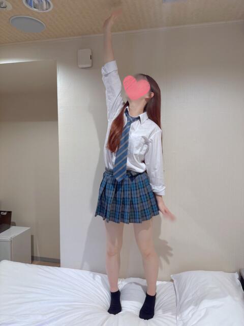 新入生 いおり 青チェと赤チェ（派遣型オナクラ＆リフレ）