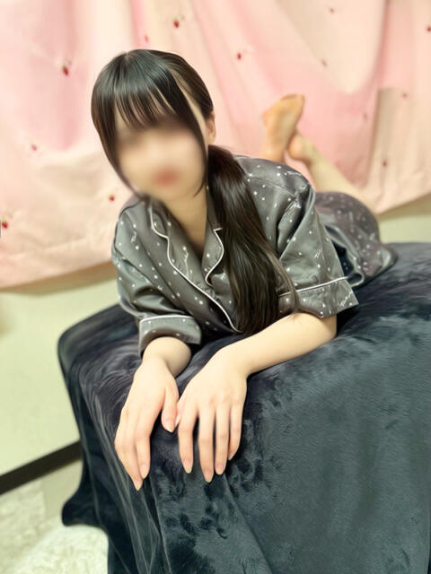 しろな 赤坂添い寝女子（派遣型オナクラ＆手コキ）