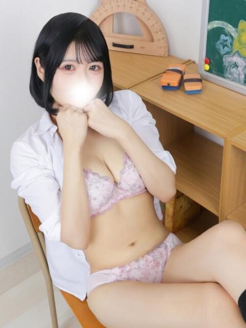 れな 舐めたくてグループ～君とサプライズ学園～越谷校（デリヘル）