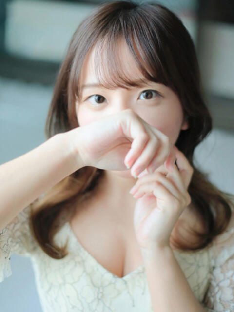 ここな　Hな事に興味深々若妻 CELEB FACE NAKASU（人妻ソープランド）