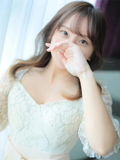 ここな　Hな事に興味深々若妻 CELEB FACE NAKASU（人妻ソープランド）