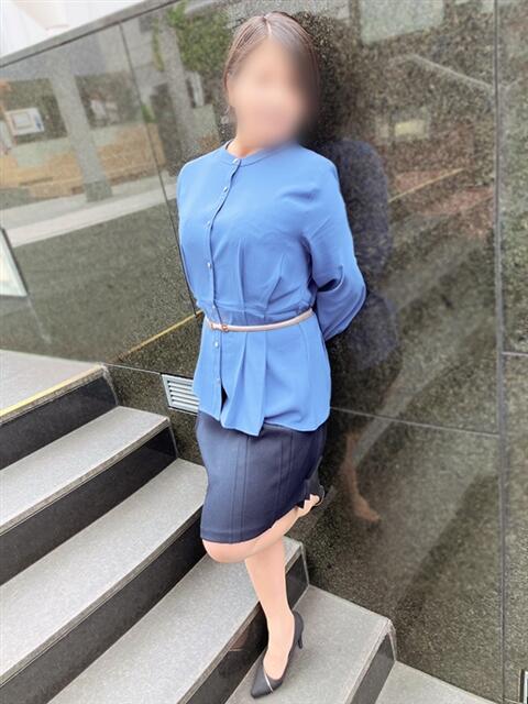 片岡 琴音 昼妻夜 滋賀店（駅待ち合わせ人妻デリヘル）