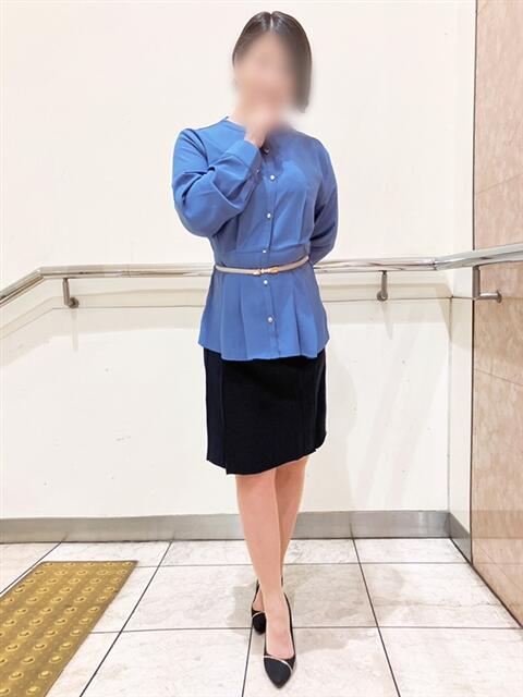 片岡 琴音 昼妻夜 滋賀店（駅待ち合わせ人妻デリヘル）