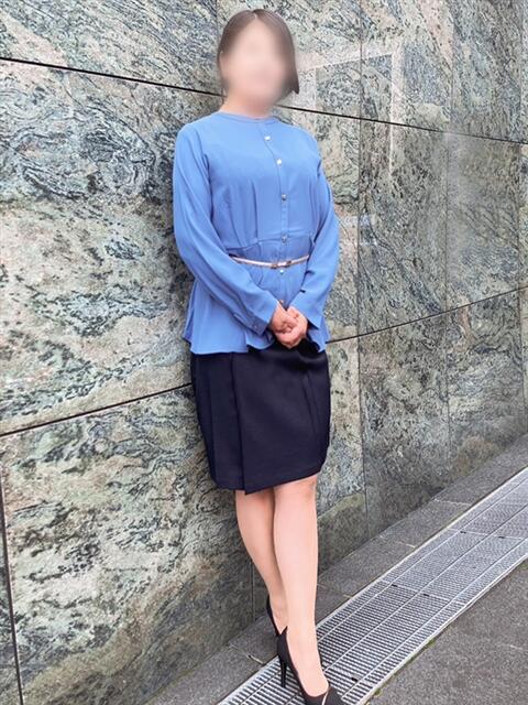 片岡 琴音 昼妻夜 滋賀店（駅待ち合わせ人妻デリヘル）