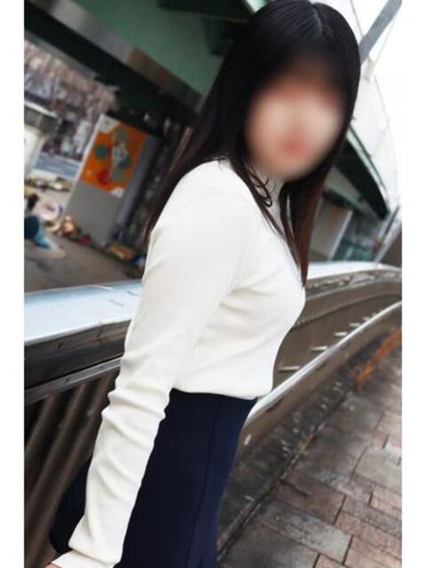 りな 逢って30秒で即尺(人妻・熟女待ち合わせデリヘル)