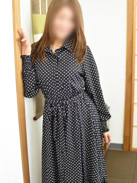 えり(昭和43年生まれ) 熟年カップル名古屋～生電話からの営み～（人妻・熟女デリヘル）