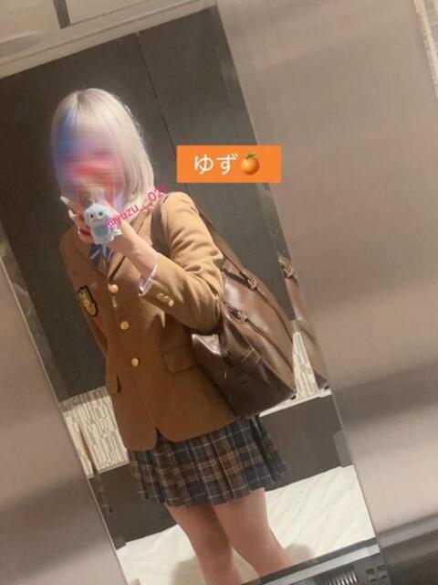 新入生 ゆず 青チェと赤チェ（派遣型オナクラ＆リフレ）