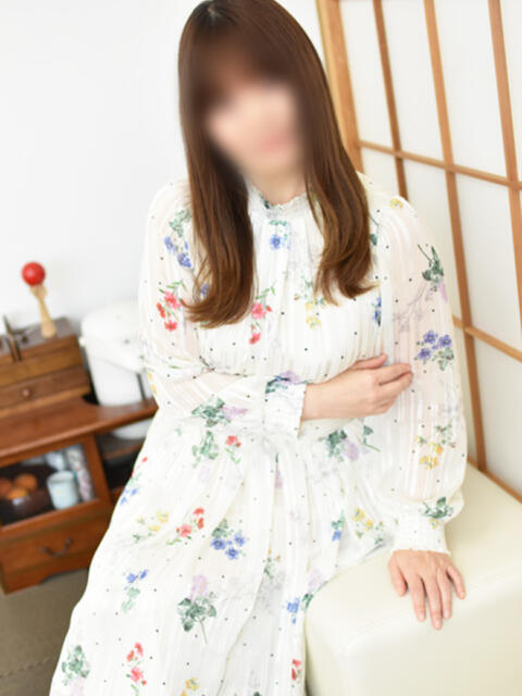 ましろ(昭和58年生まれ) 熟年カップル名古屋～生電話からの営み～（人妻・熟女デリヘル）