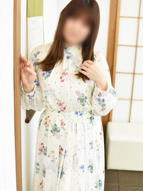 ましろ(昭和58年生まれ) 熟年カップル名古屋～生電話からの営み～（人妻・熟女デリヘル）