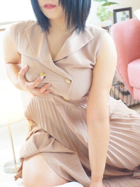 まな MOISTLIP（待ち合わせ型デリヘル）