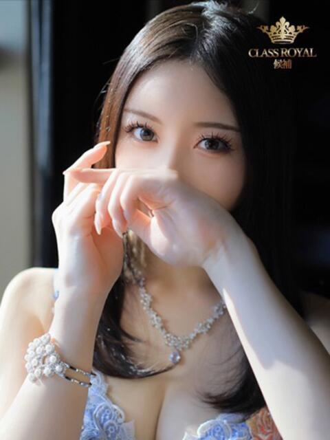 りり　高貴のオーラに神秘的な美貌 ROYAL FACE（ソープランド）