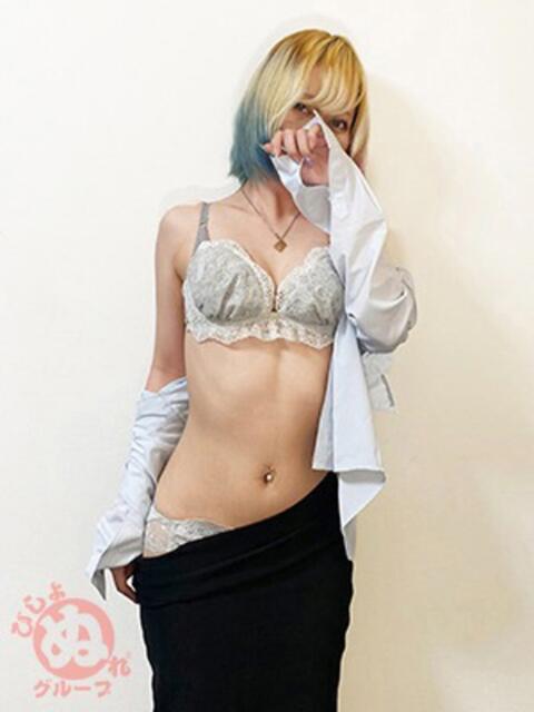 マキナ びしょぬれ新人秘書（素人コスプレデリヘル）