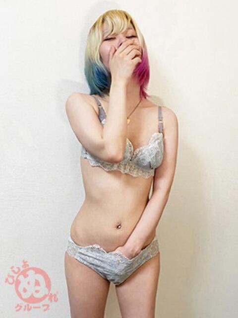 マキナ びしょぬれ新人秘書（素人コスプレデリヘル）