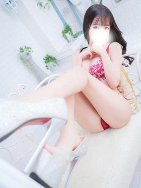 細身巨乳のド痴女ひろなちゃん ロイヤル　アテンダー（デリヘル）