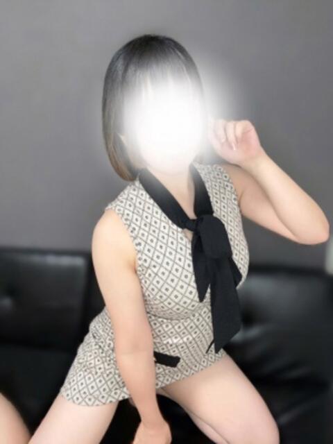 綾瀬にこ マダムと紳士（【非風俗】メンズエステ）