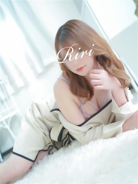 りり 千葉人妻花壇（人妻デリヘル）