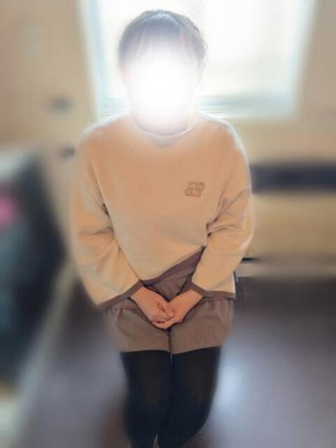 未処理剛毛未経験さきちゃん ロイヤル　アテンダー（デリヘル）