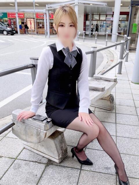 鳴海唯愛(なるみいちか) オプション無料！！ハレンチOL倶楽部（デリヘル）