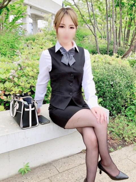 鳴海唯愛(なるみいちか) オプション無料！！ハレンチOL倶楽部（デリヘル）