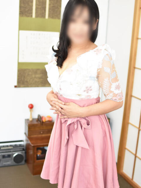 なつみ(昭和54年生まれ) 熟年カップル名古屋～生電話からの営み～（人妻・熟女デリヘル）