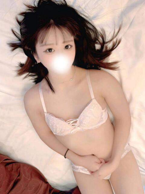 ゆい◆フェラで感じるドM美女 即イキ淫乱倶楽部（デリヘル）