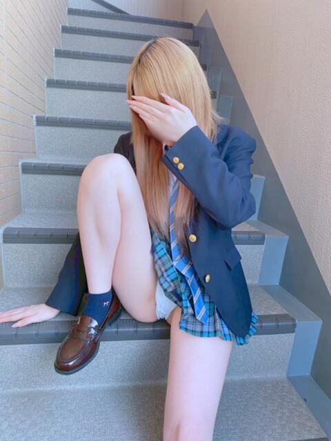 新入生 えいみ 青チェと赤チェ（派遣型オナクラ＆リフレ）