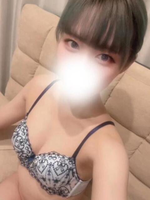 スレンダー美少女りょうちゃん ロイヤル　アテンダー（デリヘル）