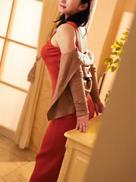 小坂 明子 熟女・人妻マダム宮殿（デリヘル）