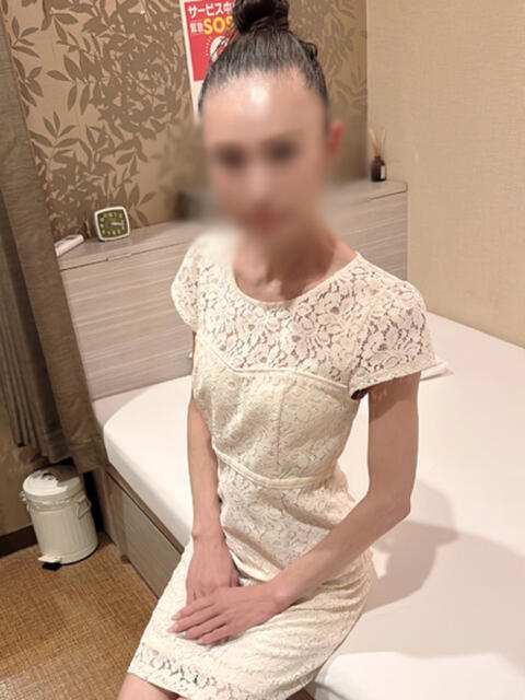 さとみ PLATINA R-30（人妻ファッションヘルス）