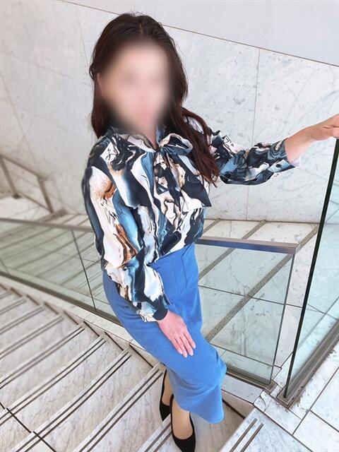 及川 潤 昼妻夜 滋賀店（駅待ち合わせ人妻デリヘル）