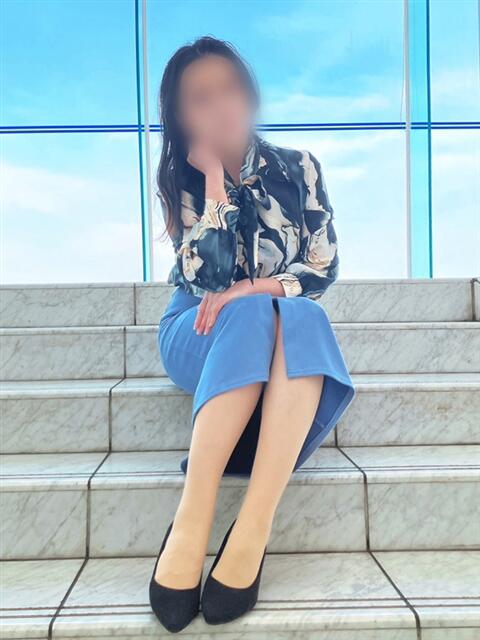 及川 潤 昼妻夜 滋賀店（駅待ち合わせ人妻デリヘル）