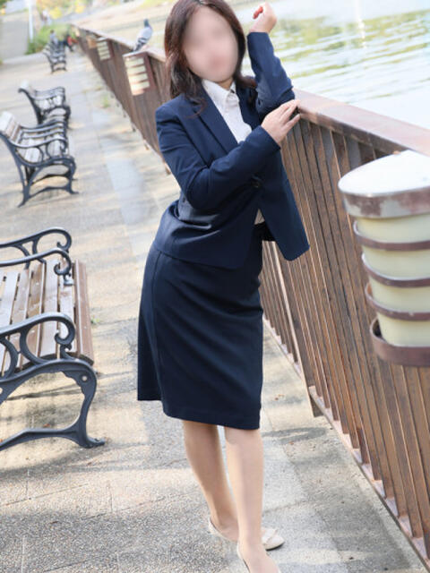 なない 奥鉄オクテツ兵庫（人妻デリヘル）