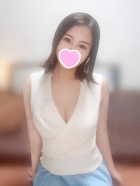 リリカ エステティシャンの彼女（【非風俗】メンズエステ）