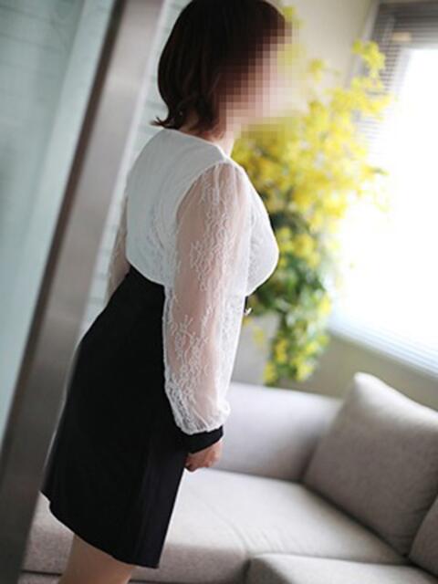 夏絵(なつえ) 人妻出逢い会 百合の園 池袋店（人妻系デリヘル）