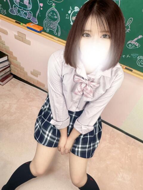 ひとみ 新宿ハンドメイド（手コキ・オナクラ）