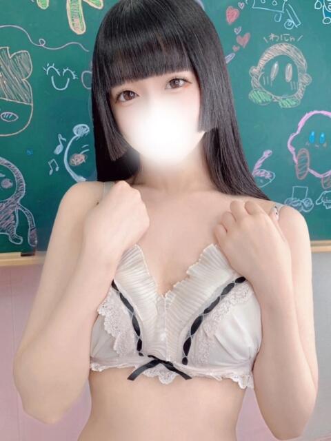 すもも 新宿ハンドメイド（手コキ・オナクラ）