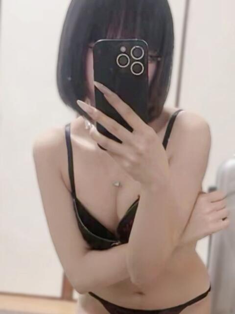 めろ E+アイドルスクール　大阪・日本橋店（デリヘル）