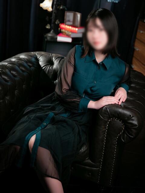 桜井　みく 夜這い専門 発情する奥様たち梅田店（ホテヘル）