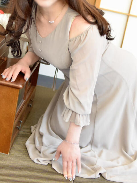 まり(昭和46年生まれ) 熟年カップル名古屋～生電話からの営み～（人妻・熟女デリヘル）