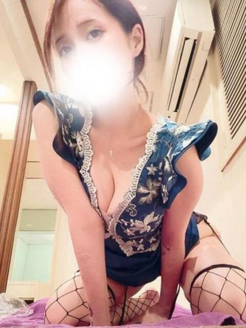 細身爆乳モデル系美女せんなさん ロイヤル　アテンダー（デリヘル）
