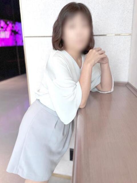 えみ 新宿・新大久保おかあさん（熟女デリヘル）