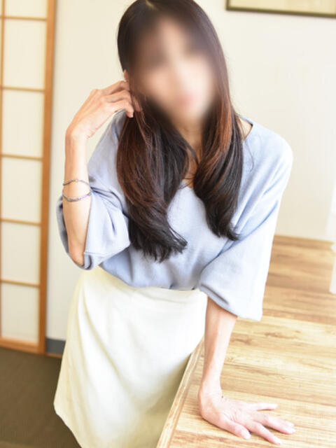 けい(昭和47年生まれ) 熟年カップル名古屋～生電話からの営み～（人妻・熟女デリヘル）