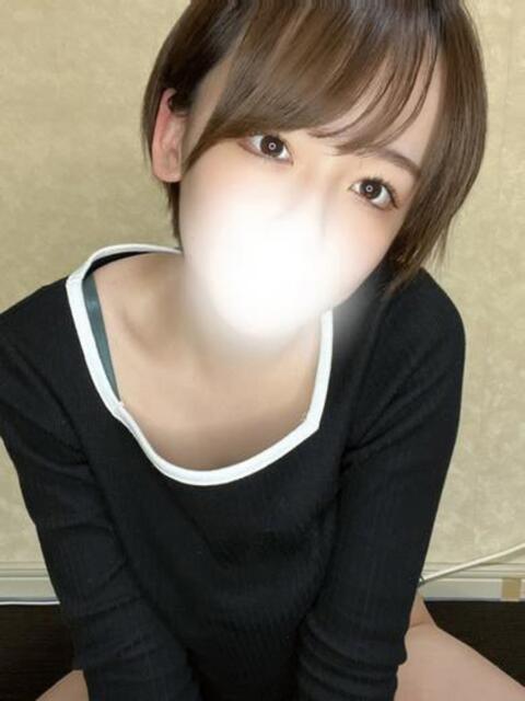 ショートカット美女くれなちゃん ロイヤル　アテンダー（デリヘル）