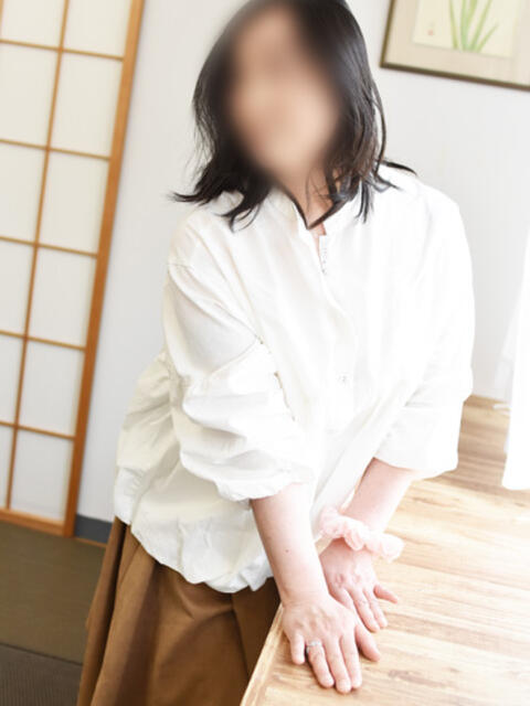 みや(昭和44年生まれ) 熟年カップル名古屋～生電話からの営み～（人妻・熟女デリヘル）