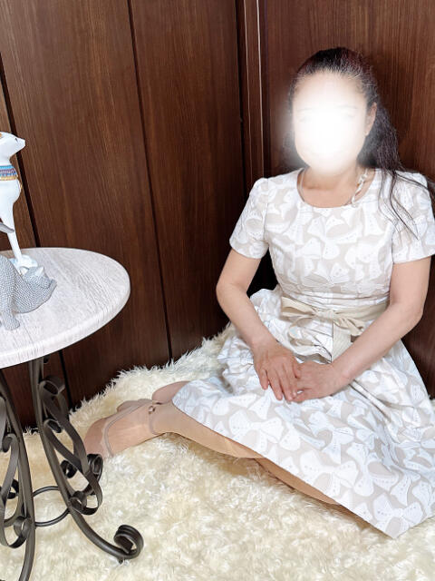 綾 ぎんねこ（熟女デリヘル）