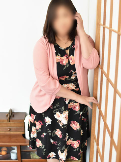 ゆりこ(昭和44年生まれ) 熟年カップル名古屋～生電話からの営み～（人妻・熟女デリヘル）