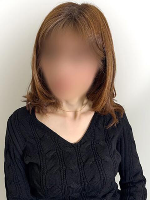 エミリ 谷町人妻ゴールデン倶楽部（人妻ホテヘル）