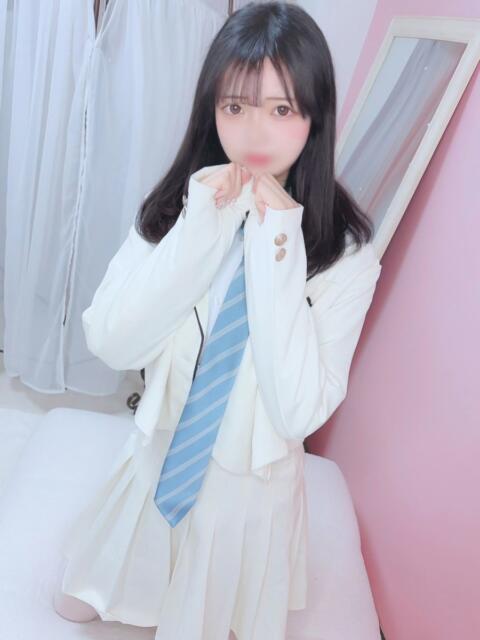 ひとみ E+アイドルスクール新宿・歌舞伎町店（デリヘル）